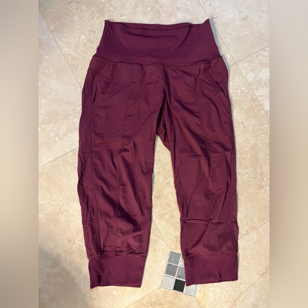 Lululemon Maroon Cropped Studio Pants Sz. 6